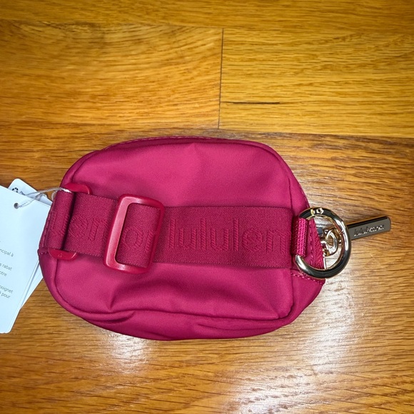 Lululemon Everywhere Belt Bag Nano Pink | NWT | Mini Crossbody Pouch Keychain - Picture 3 of 6
